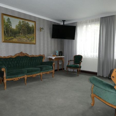 Hotel Niedzwiadek ブジジェ・キシェフスキエ エクステリア 写真