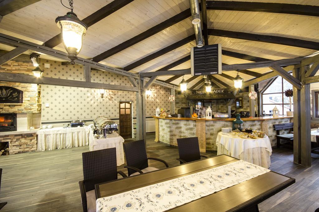 Hotel Niedzwiadek ブジジェ・キシェフスキエ エクステリア 写真