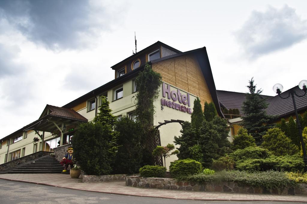 Hotel Niedzwiadek ブジジェ・キシェフスキエ エクステリア 写真
