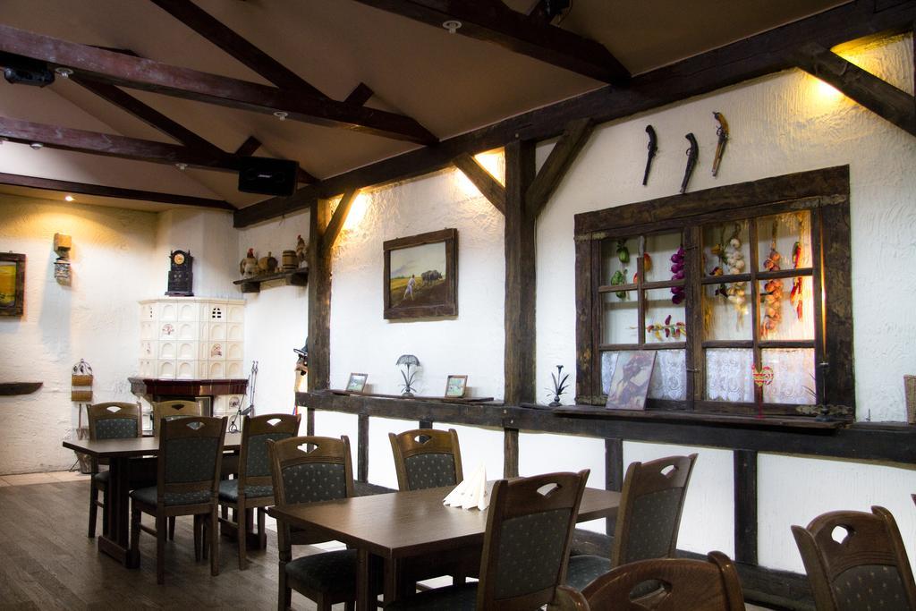 Hotel Niedzwiadek ブジジェ・キシェフスキエ エクステリア 写真
