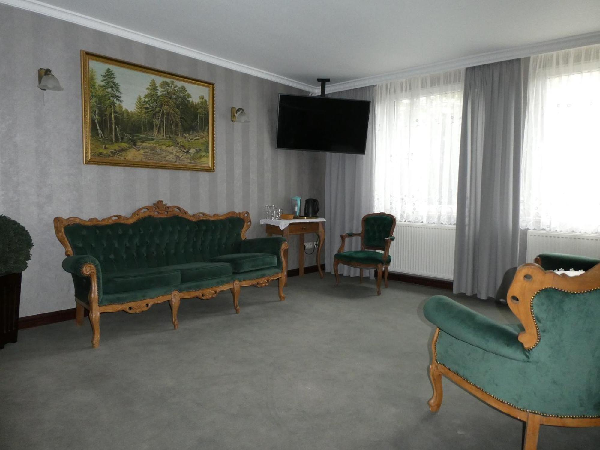 Hotel Niedzwiadek ブジジェ・キシェフスキエ エクステリア 写真