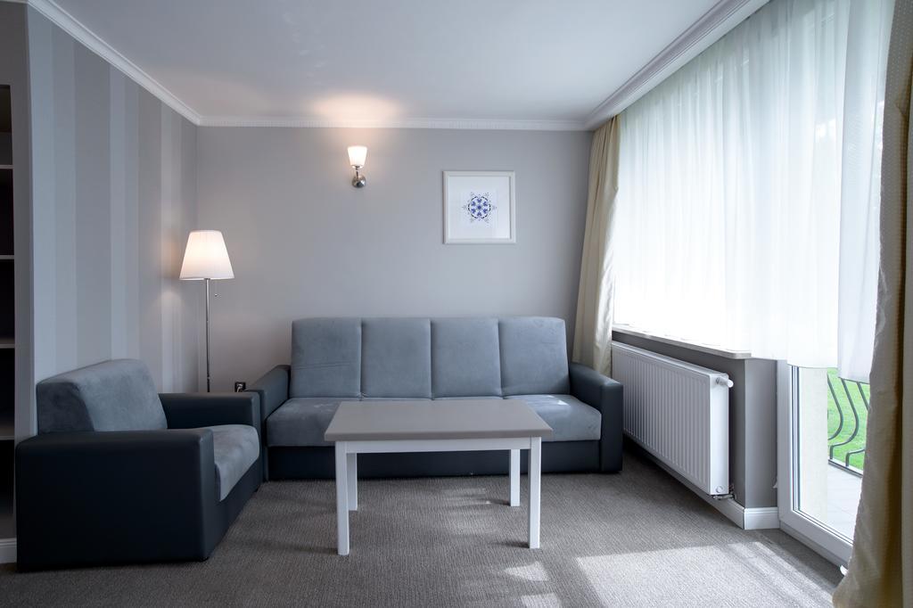 Hotel Niedzwiadek ブジジェ・キシェフスキエ エクステリア 写真